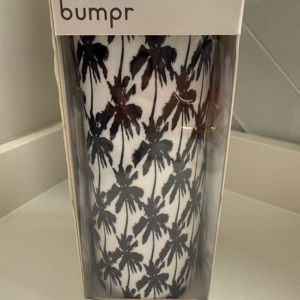 Hawaiian Bumper Bottle Protector - Sleek White and black Design